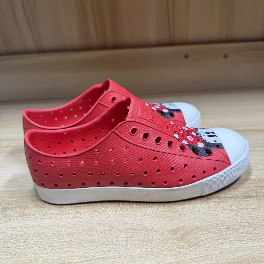 Native Disney Parks Minnie‎ Mouse Red Jefferson Slip On Shoes Size J2 Kids